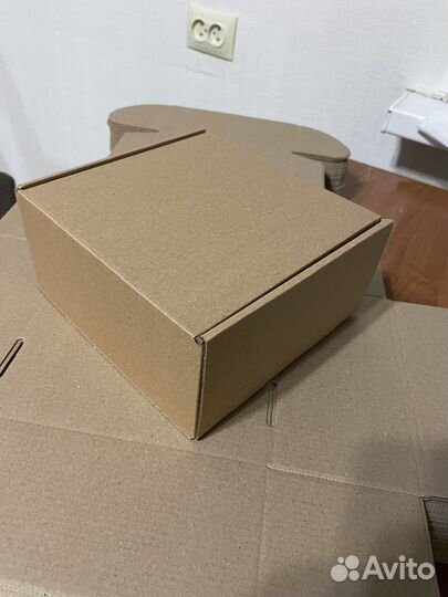 Крафтовые коробки с окошком и без