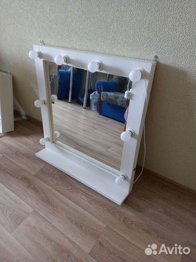 Зеркало с полкой