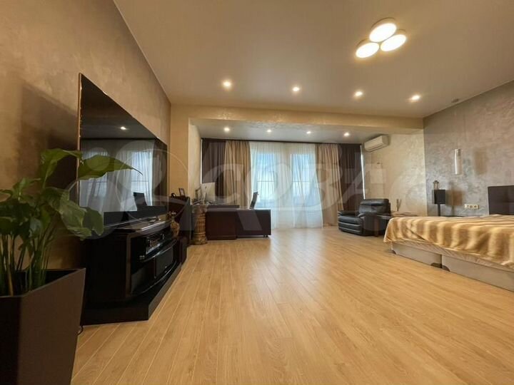 Дом 372 м² на участке 11,5 сот.