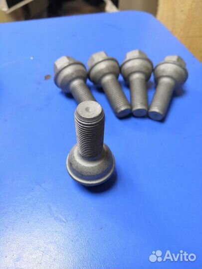 Болт колёсный Mercedes, Volkswagen