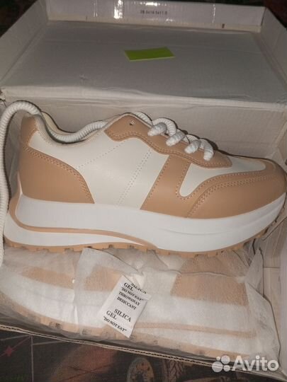 Кроссовки женские