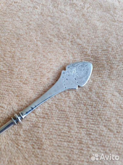 Чайная ложка с художественным рисунком. Серебро 84