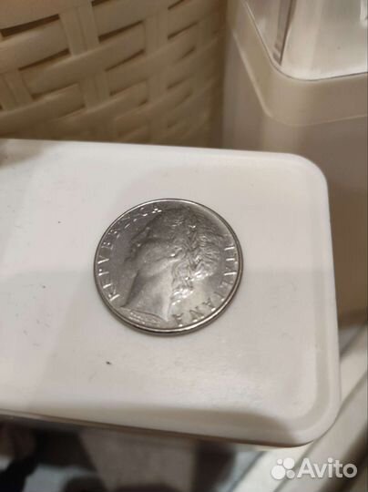 Монета 100 лир Италия