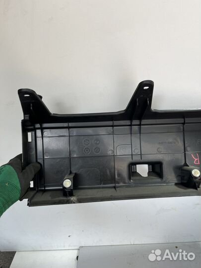 Обшивка багажника правая Тойота Камри 50