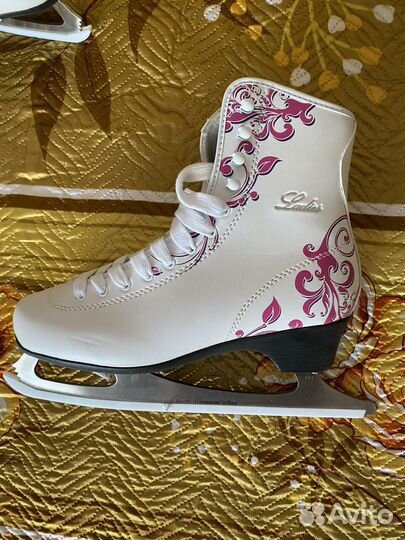 Коньки фигурные женские 40 размер