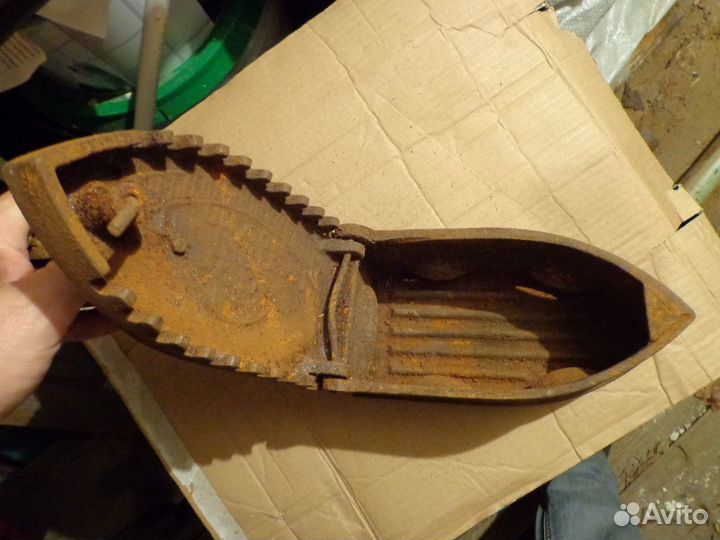 Утюг старинный на углях