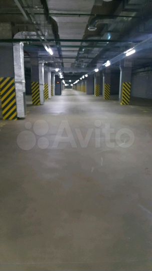 Машиноместо, 30 м²