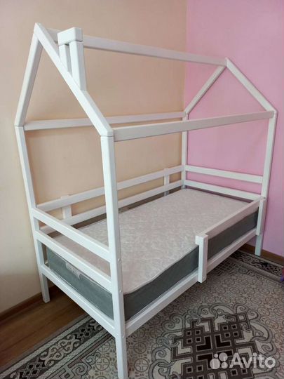 Новая детская кровать домик