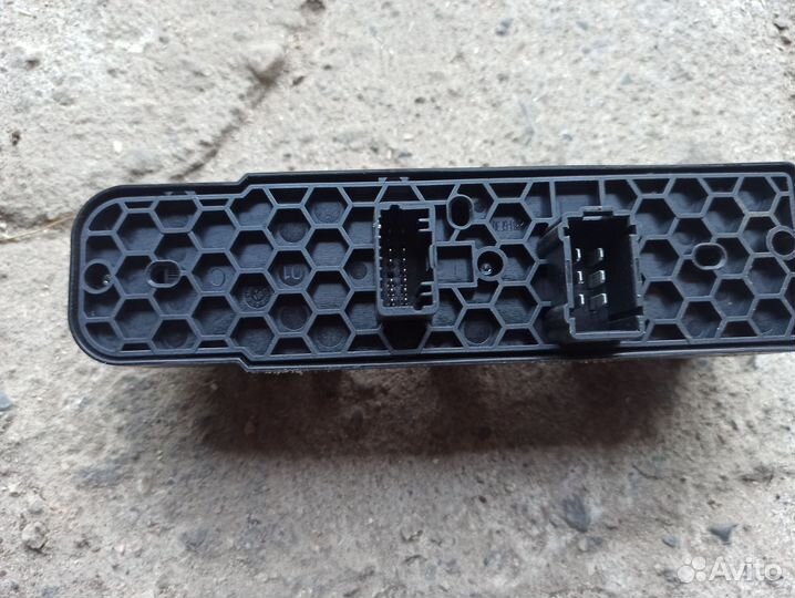 Блок управления подъемниками Renault Fluence