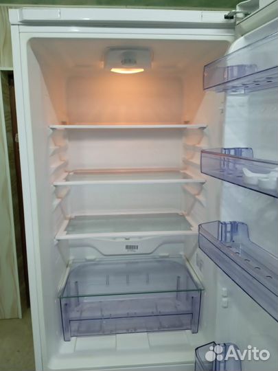 Холодильник бу беко в отличном состоянии