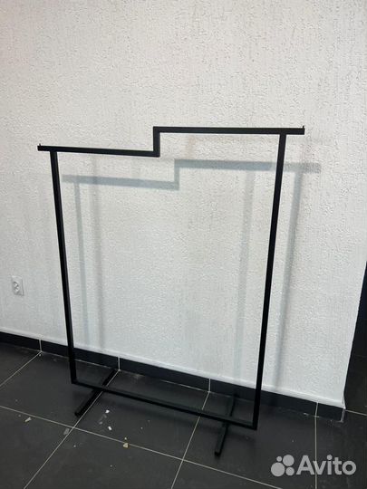 Вешалка напольная металлическая