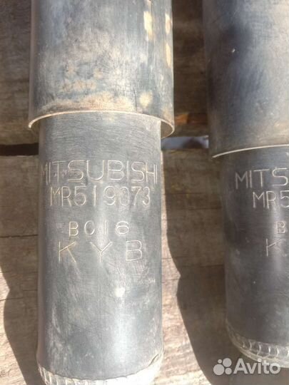 Амортизаторы передние Mitsubishi delica