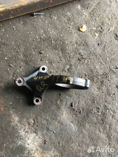 Кронштейн привода, полуоси правый 39780-8H310 Niss