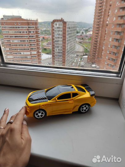 Робот трансформер бамблби