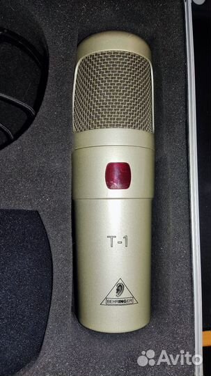 Студийный ламповый микрофон behringer T1
