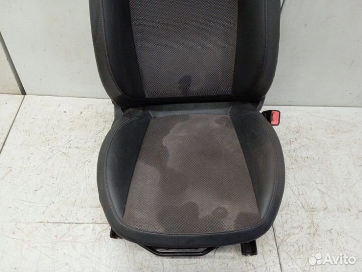 Сиденье переднее правое Opel Corsa D 2006-2010