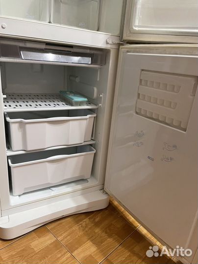 Холодильник indesit
