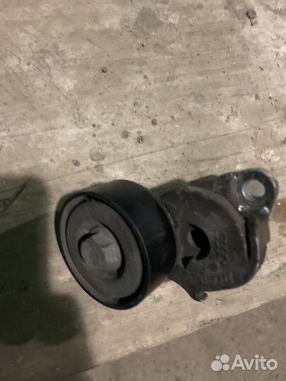 Натяжной ролик генератора VAG