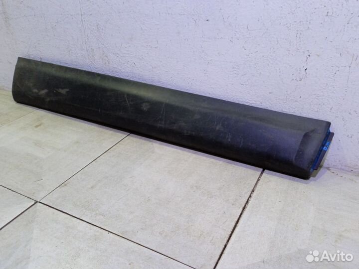 Накладка двери передней правой