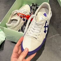 Off-white vulcanized low-top canvas sneakers