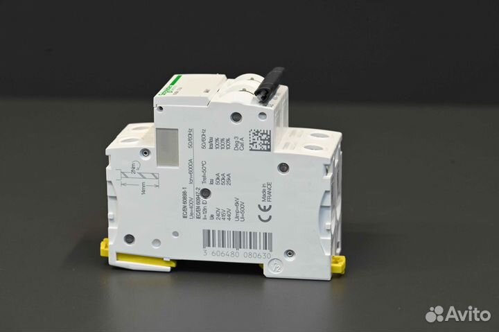 Schneider Electric A9F75202 новый, 15 шт