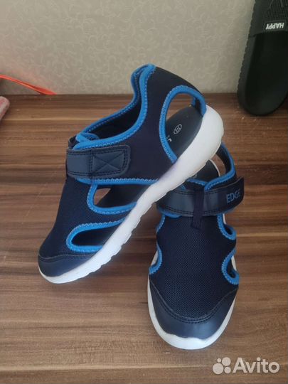 Кеды, сандалии и сланцы