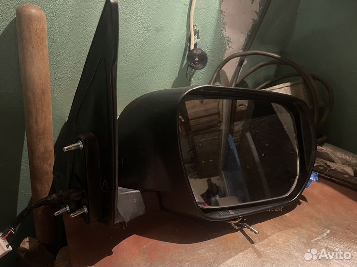 Боковое правое зеркало на Suzuki grand vitara