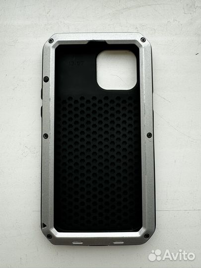 Противоударный чеол Lunatik на iPhone 13 pro max