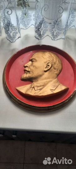 Барельеф Ленин
