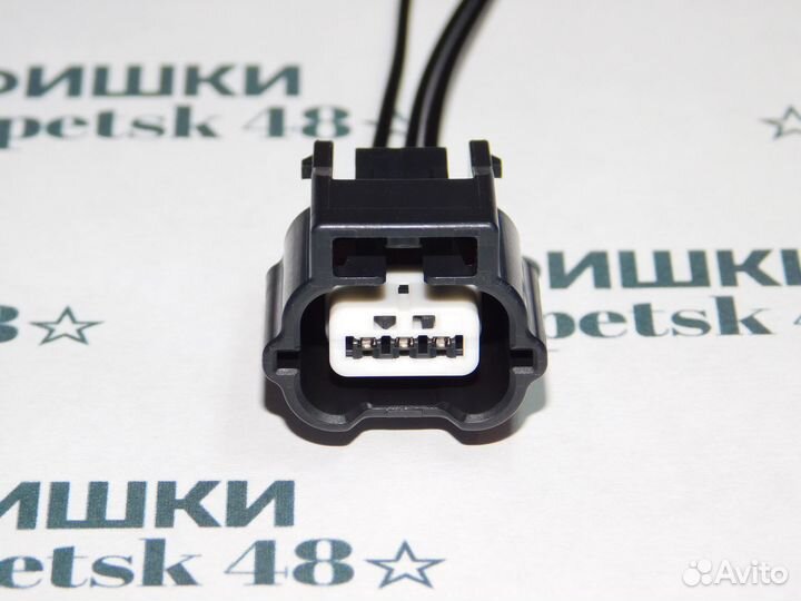 Разъем на датчик коленвала распредвала Nissan