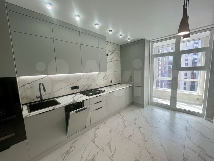 2-к. квартира, 65 м², 11/12 эт.