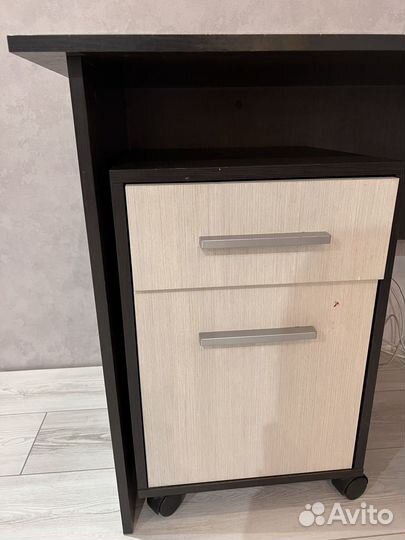 Письменный стол