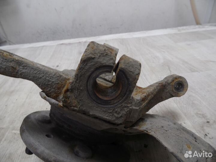 Кулак поворотный передний правый Kia Spectra 2001