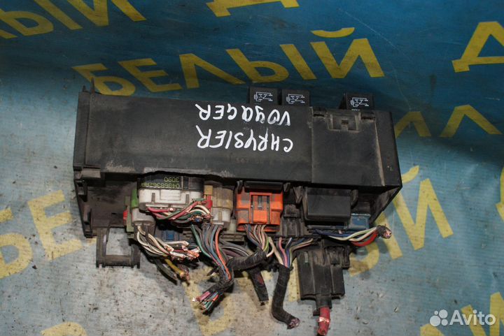 Блок предохранителей (черный) Chrysler Voyager 4