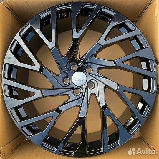 Диски на Audi Ауди Q7 R22