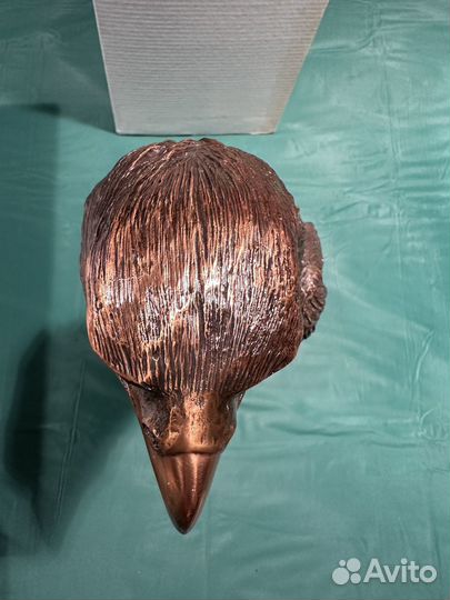 Статуэтка птицы орел