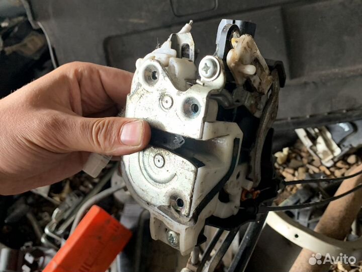 Замок двери задней правой Lancer x 10 mitsubishi