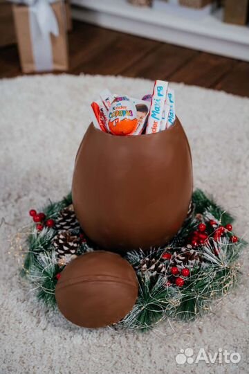 Огромное шоколадное яйцо