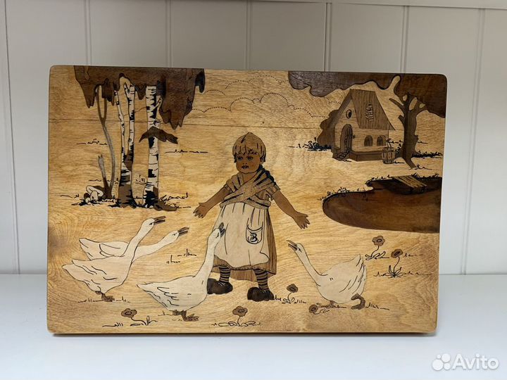 Деревянная шкатулка