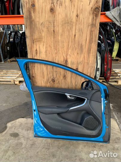 Левая передняя дверь Вольво V40 2 хэтчбек