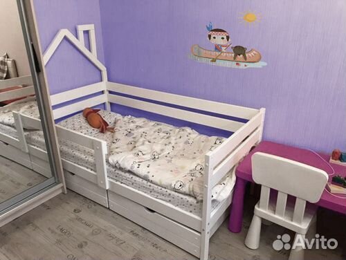 Софа из массива с бортиком Домик для малыша