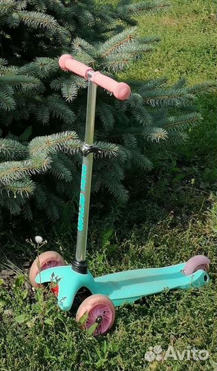 Самокат со светящимися колесами