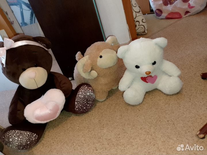 Игрушки мягкие: Медведи, овечка, проч