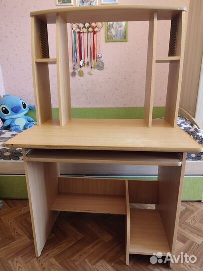 Компьютерный стол