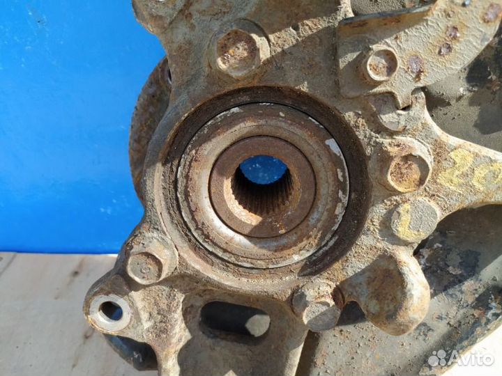 Кулак поворотный передний левый Mitsubishi L200