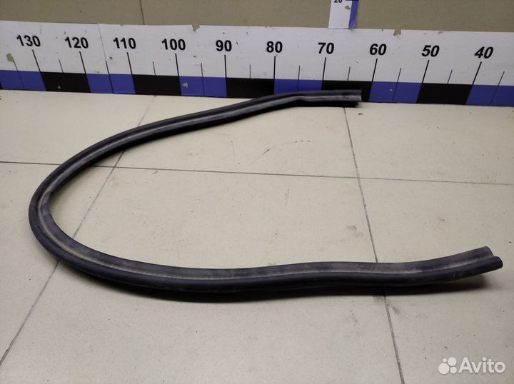 Уплотнитель капота Octavia (A5 1Z) 2004-2013