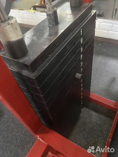 Тренажер для сгибания ног