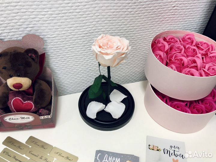 Вечная роза в колбе