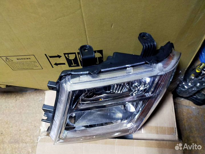 Фара Nissan Pathfinder R51 (04-10г)