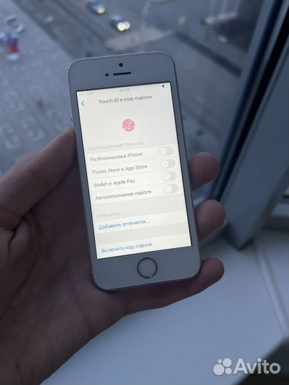 iPhone SE, 32 ГБ